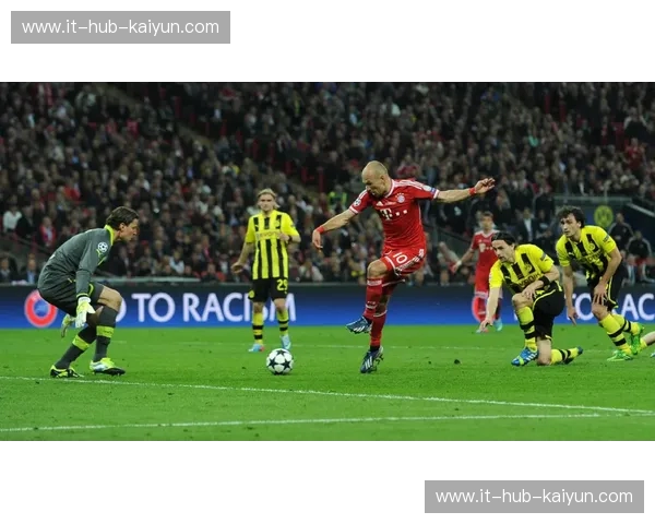 红色风暴与绿色意志：拜仁慕尼黑与莫斯科中央陆军的足球史诗